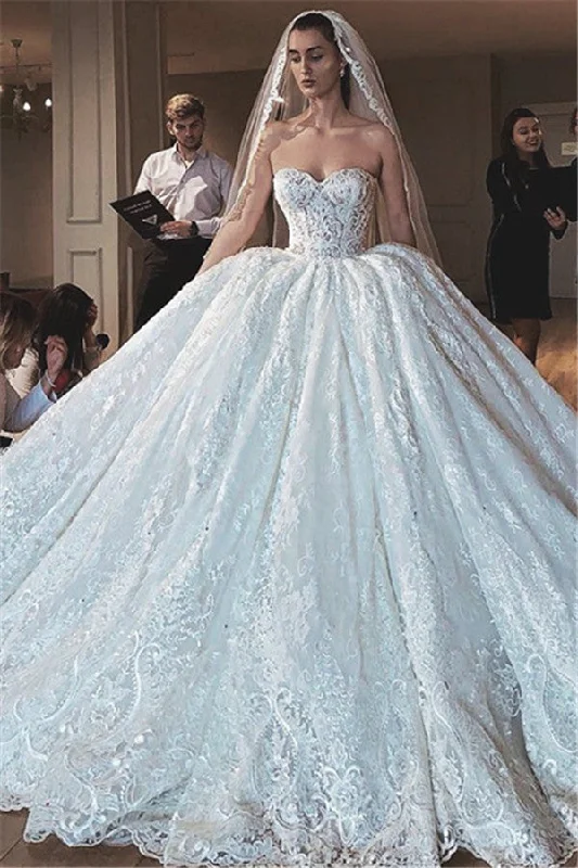New Arrival Glamorous Modern Strapless Lace Appliques Ball Gown Wedding Dress