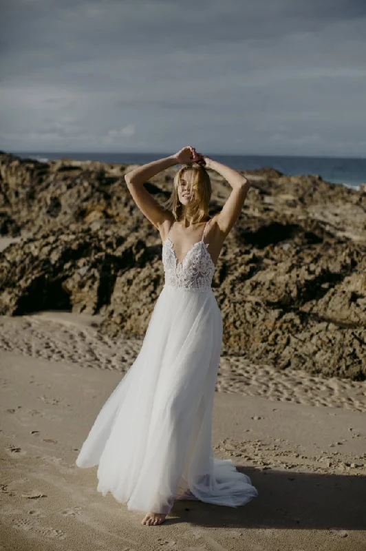 Mega Sale Simple Summer Spaghetti Strap White Beach Tulle Wedding Dress