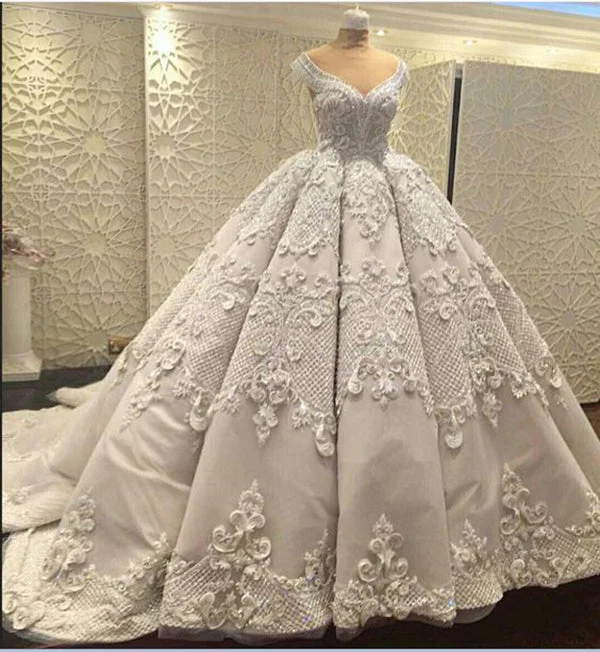 Special Savings Gorgeous Sleeveless V Neck Lace Appliques Ball Gown Wedding Dresses