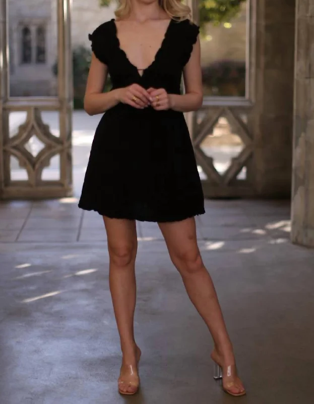 Special Price pleated dressCutie Dress in Black