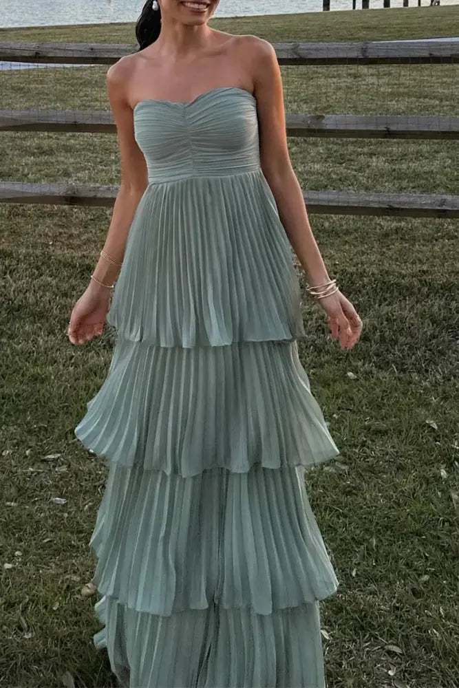 Limited Edition sleek dressSatin A-Line Sweetheart Strapless Tiered Prom Dress
