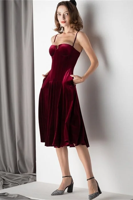 Online Only fitted dressBurgundy Velvet Knee Length Dress